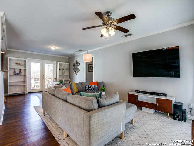 Listing photo id 2 for 115 Blakeley Dr