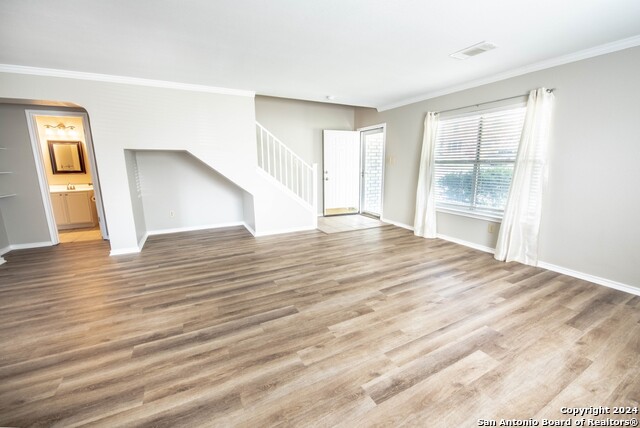 Listing photo id 9 for 225 Samantha Dr