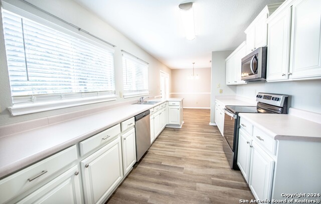 Listing photo id 12 for 225 Samantha Dr