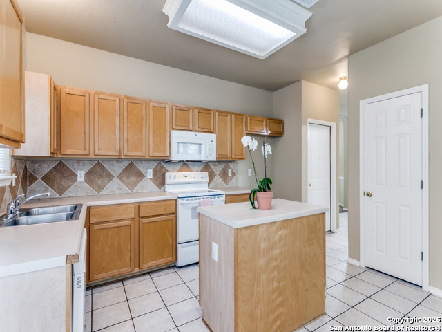 Listing photo id 8 for 3409 Abbeville