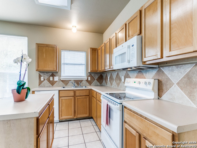 Listing photo id 7 for 3409 Abbeville