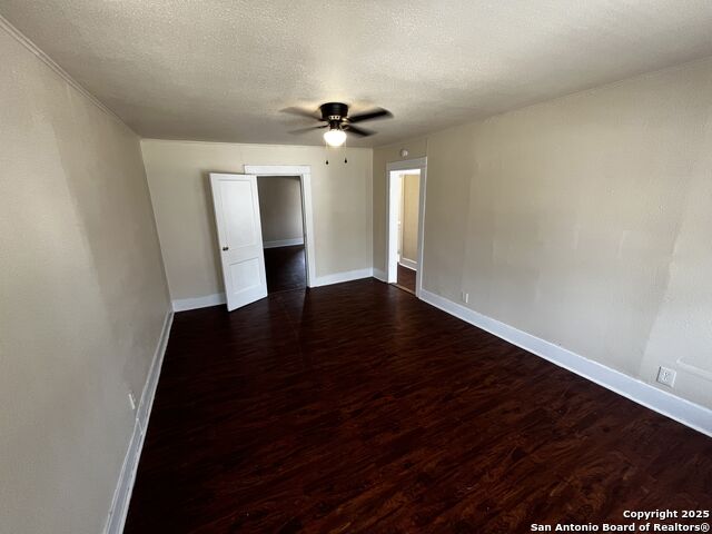 Image 3 of 9 For 905 Lynwood Ave W 1