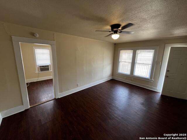 Image 4 of 9 For 905 Lynwood Ave W 1