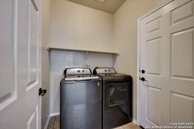 Listing photo id 11 for 10511 Weser Ln