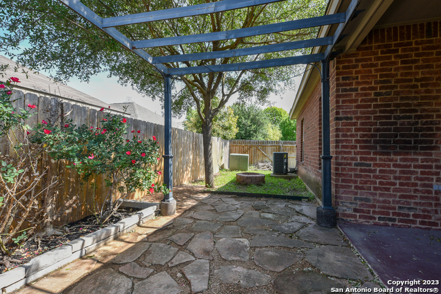 Listing photo id 12 for 10511 Weser Ln