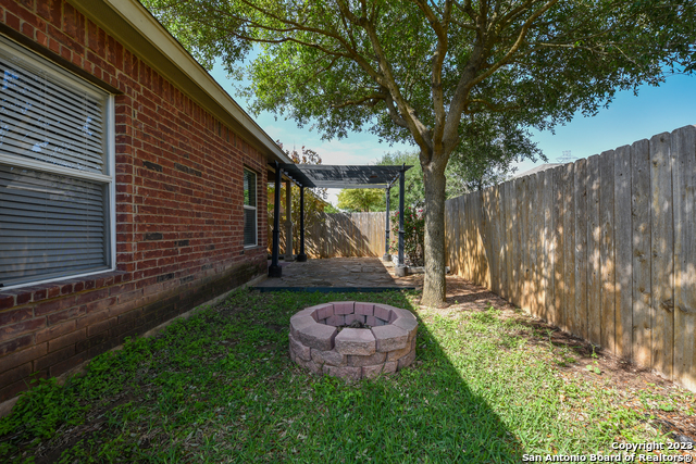 Listing photo id 13 for 10511 Weser Ln