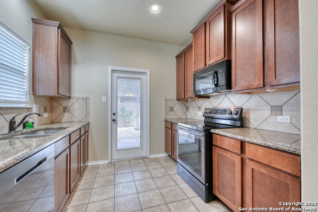 Listing photo id 4 for 10511 Weser Ln