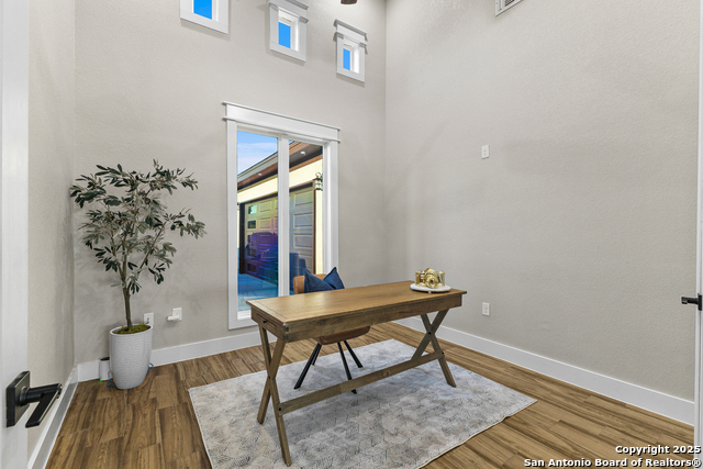 Image 18 of 66 For 140 Summer Meadow Dr