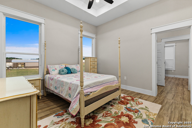 Image 34 of 66 For 140 Summer Meadow Dr