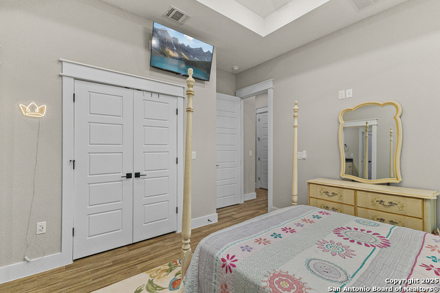 Image 35 of 66 For 140 Summer Meadow Dr
