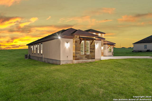 Image 4 of 66 For 140 Summer Meadow Dr