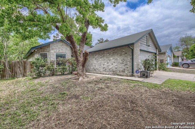 Image 3 of 25 For 5775 Larkdale