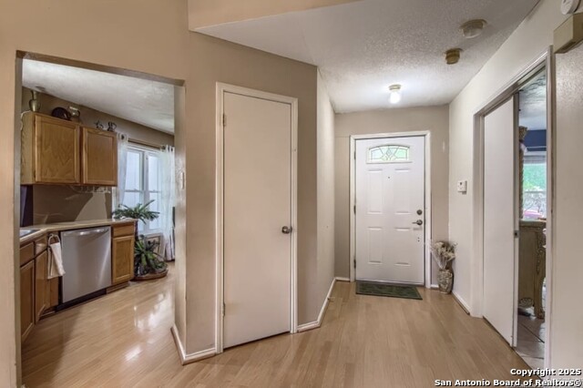 Image 4 of 25 For 5775 Larkdale