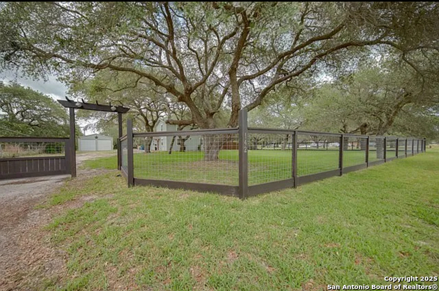 Listing photo id 1 for 142 Vercie