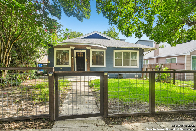Details for 1139 Russell Pl W, San Antonio, TX 78201