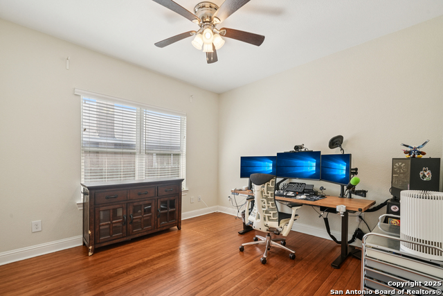 Image 15 of 28 For 1139 Russell Pl W