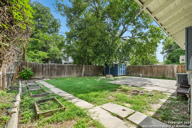 Image 23 of 28 For 1139 Russell Pl W