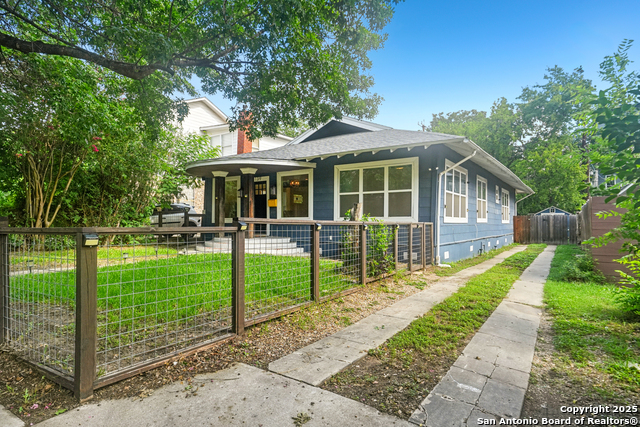 Image 3 of 28 For 1139 Russell Pl W