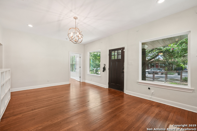 Image 4 of 28 For 1139 Russell Pl W