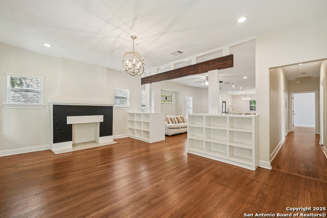Image 5 of 28 For 1139 Russell Pl W