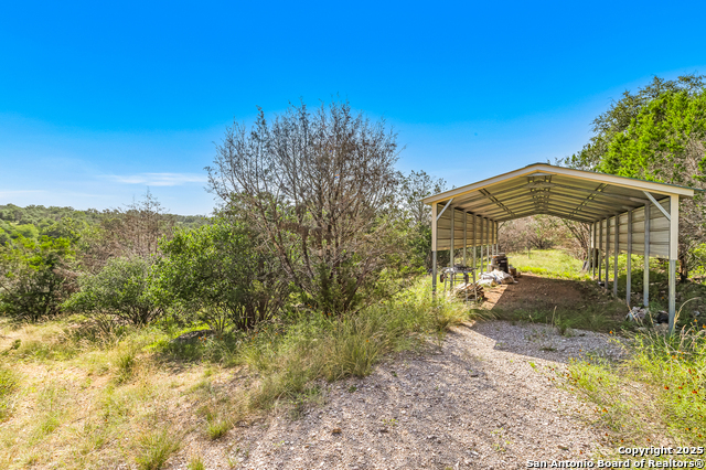 Listing photo id 21 for 202 Hoskins Trail
