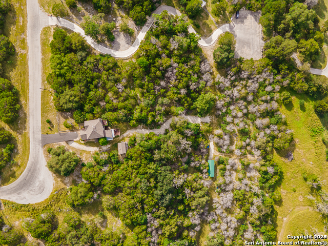 Listing photo id 24 for 202 Hoskins Trail