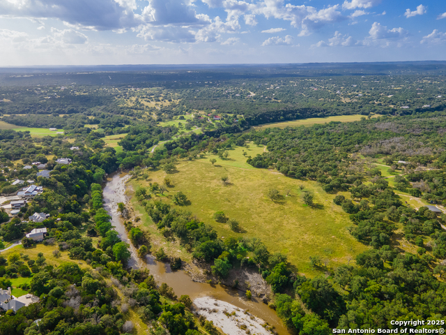 Listing photo id 25 for 202 Hoskins Trail