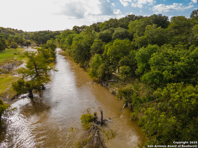 Listing photo id 27 for 202 Hoskins Trail
