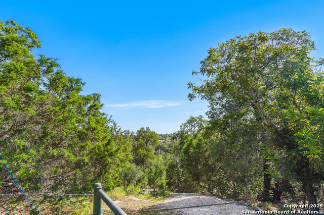 Listing photo id 1 for 202 Hoskins Trail