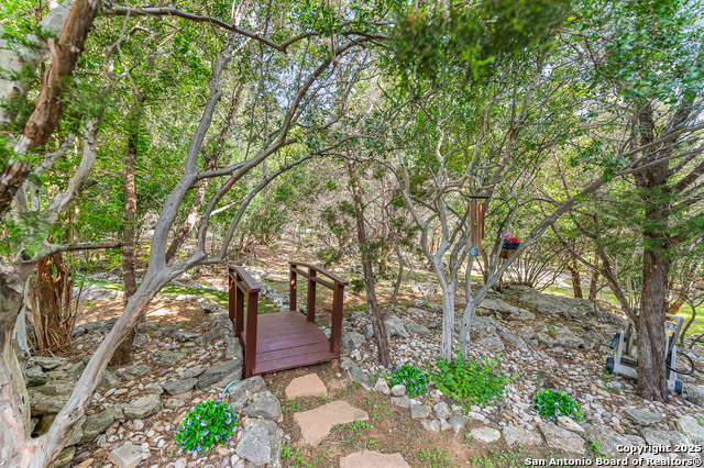 Listing photo id 6 for 202 Hoskins Trail