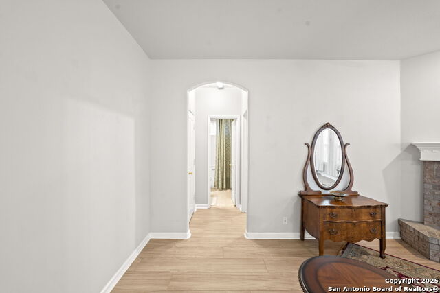 Image 9 of 49 For 21732 Hyerwood