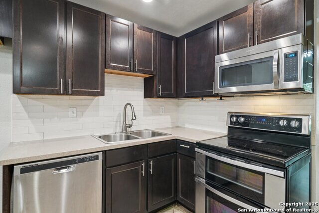 Image 13 of 37 For 11930 Holm Oaks