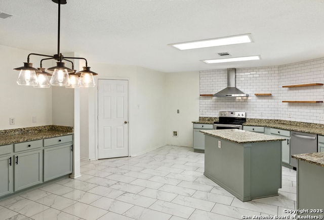 Image 17 of 39 For 22023 Oriole Hill Dr.