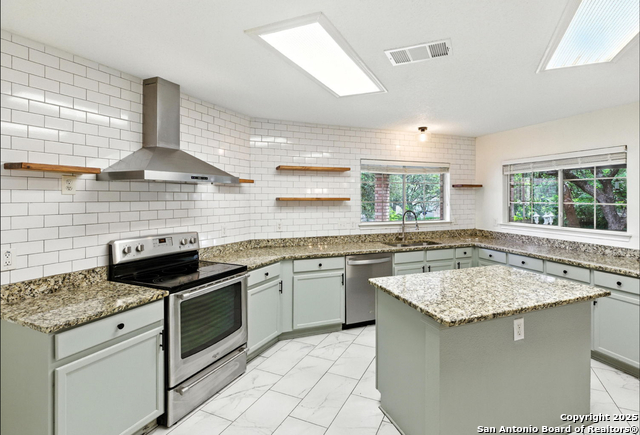 Image 18 of 39 For 22023 Oriole Hill Dr.