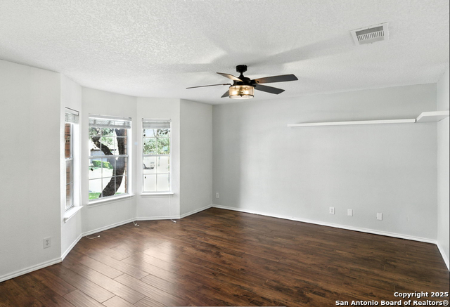 Image 8 of 39 For 22023 Oriole Hill Dr.