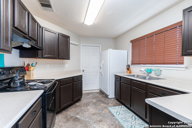 Listing photo id 9 for 8936 Dakota Run