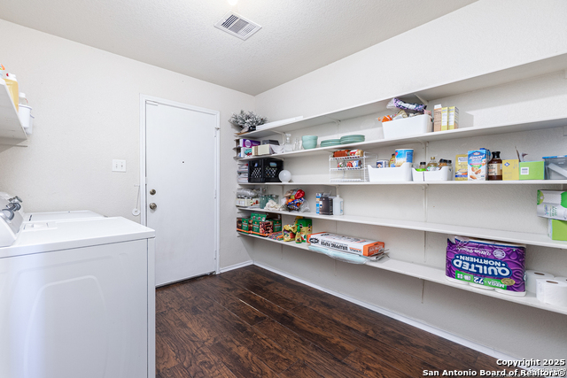 Listing photo id 11 for 8936 Dakota Run