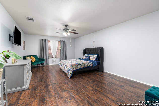 Listing photo id 12 for 8936 Dakota Run