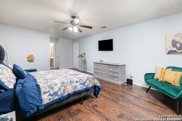 Listing photo id 13 for 8936 Dakota Run
