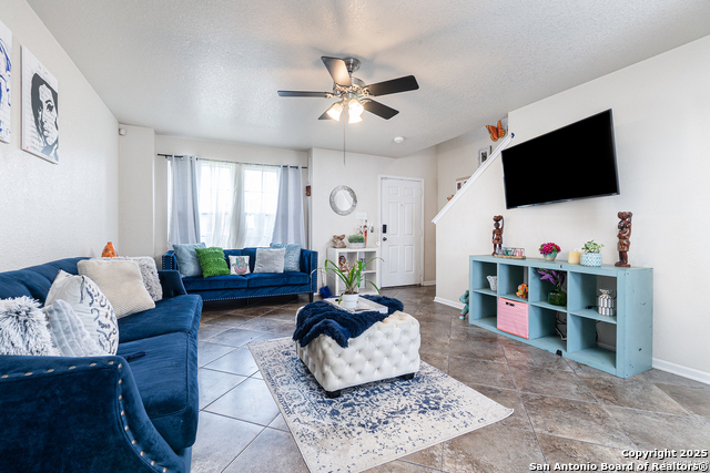 Listing photo id 3 for 8936 Dakota Run