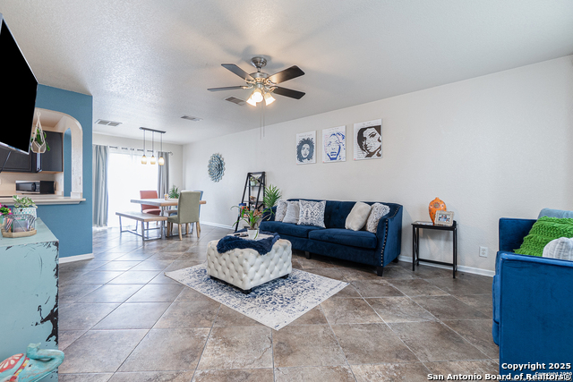 Listing photo id 4 for 8936 Dakota Run