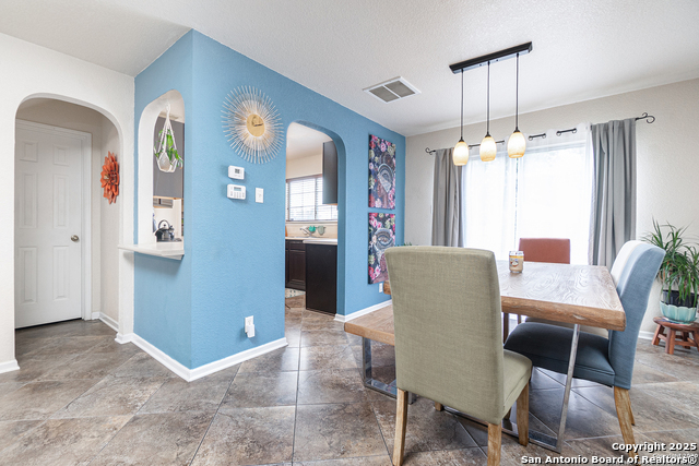 Listing photo id 6 for 8936 Dakota Run