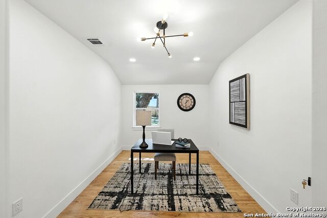 Image 30 of 47 For 8618 Indian Hills