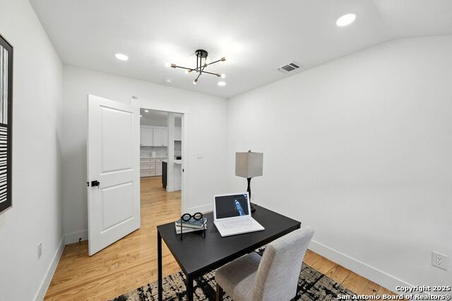 Image 31 of 47 For 8618 Indian Hills
