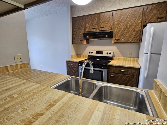 Listing photo id 10 for 3843 Barrington Dr 262