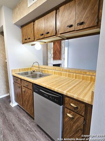 Listing photo id 13 for 3843 Barrington Dr 262