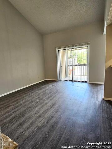 Listing photo id 2 for 3843 Barrington Dr 262