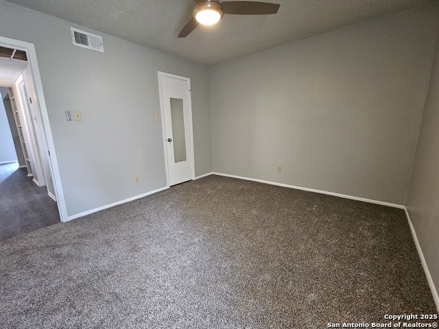 Listing photo id 4 for 3843 Barrington Dr 262
