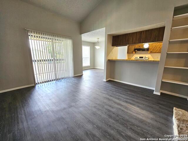Listing photo id 7 for 3843 Barrington Dr 262