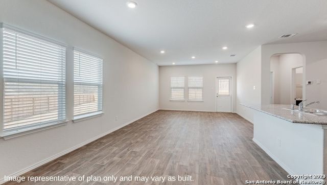 Image 9 of 75 For 330 Pigeon Green